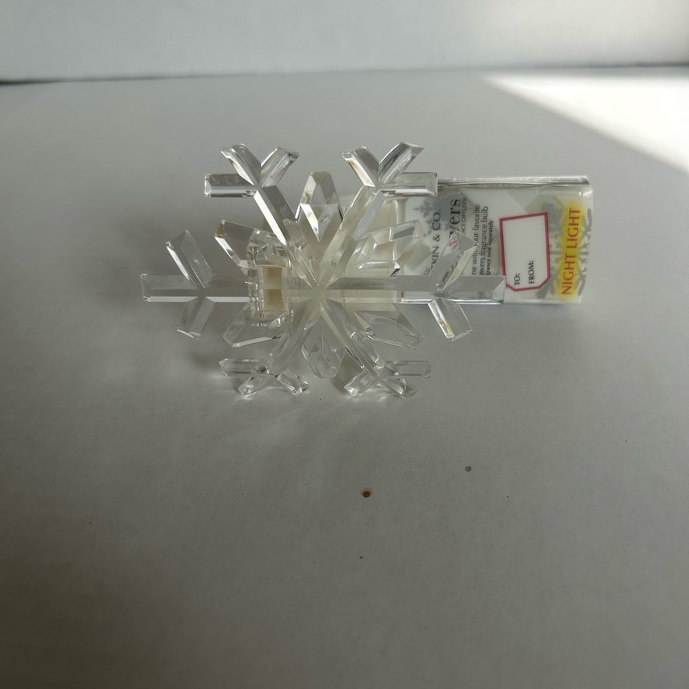 Crystal Snowflake Wallflower Plug in Night Light NWWT